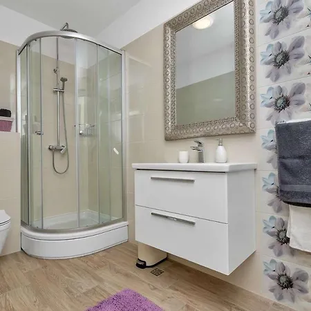 Вілла Holiday Home Villa Orion Макарська