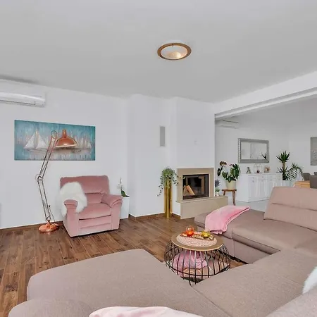 Holiday Home Villa Orion *