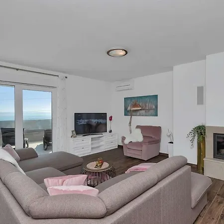 Вілла Holiday Home Villa Orion