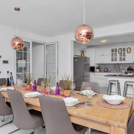 Holiday Home Villa Orion * Макарська