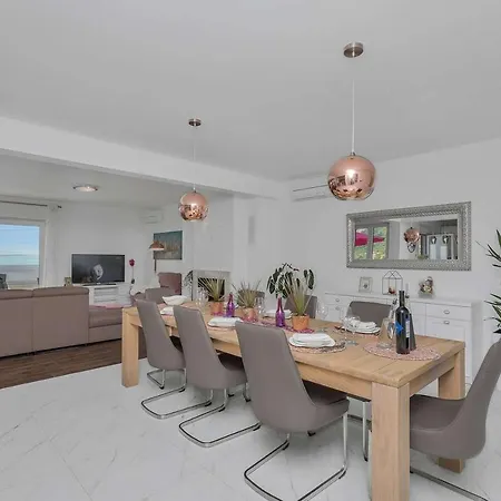 Вілла Holiday Home Villa Orion